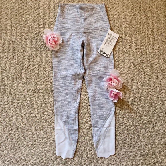 ❌SOLD❌ NWT Lululemon Wunder Under Crop HR Scallop - Picture 3 of 8